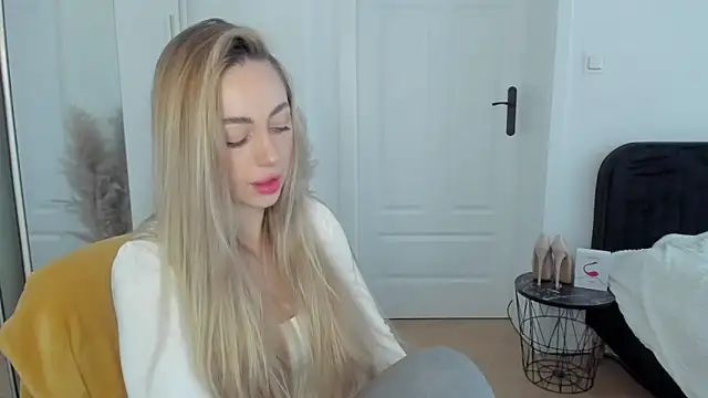 Snapshot of sexyCoralie chatting on March 17, 2025, 2:23 pm sexyCoralie online show from March 17, 2025, 2:23 pm