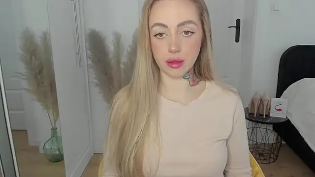 Snapshot of sexyCoralie chatting on February 13, 2025, 7:56 am sexyCoralie online show from February 13, 2025, 7:56 am