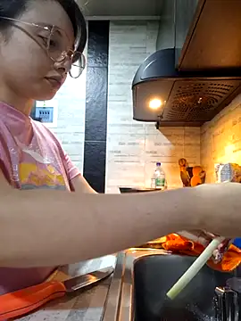 linda-schmidt online show from December 2, 2025, 8:43 pm