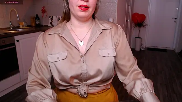 HotTiffani online show from February 22, 2025, 9:34 am