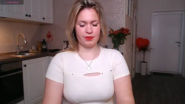 HotTiffani online show from March 5, 2025, 9:16 am