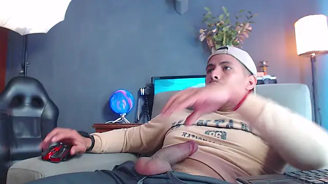 geirge teacherxx online show from October 15, 2025, 4:48 pm