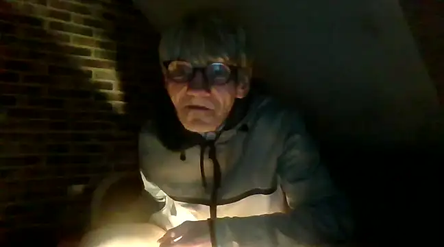 Snapshot of InMeinenMund chatting on December 6, 2024, 8:56 pm InMeinenMund online show from December 6, 2024, 8:56 pm