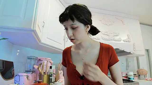 cherrycute online show from February 15, 2026, 3:07 am
