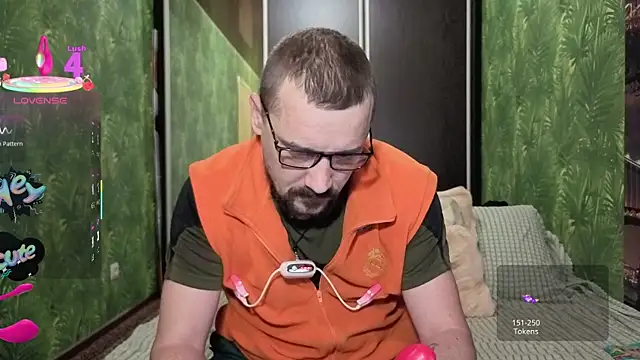 Snapshot of DanielOhCool chatting on October 13, 2025, 7:32 am DanielOhCool online show from October 13, 2025, 7:32 am