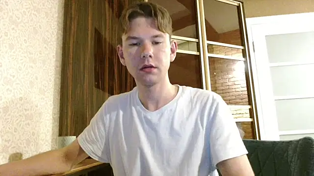 Snapshot of newcomer_2021 chatting on September 29, 2025, 4:34 pm newcomer 2021 online show from September 29, 2025, 4:34 pm