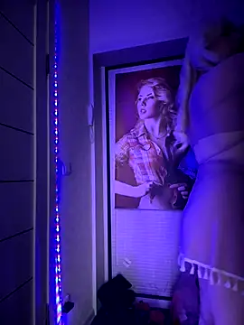 Snapshot of LaraHollywood chatting on November 25, 2025, 6:14 am LaraHollywood online show from November 25, 2025, 6:14 am