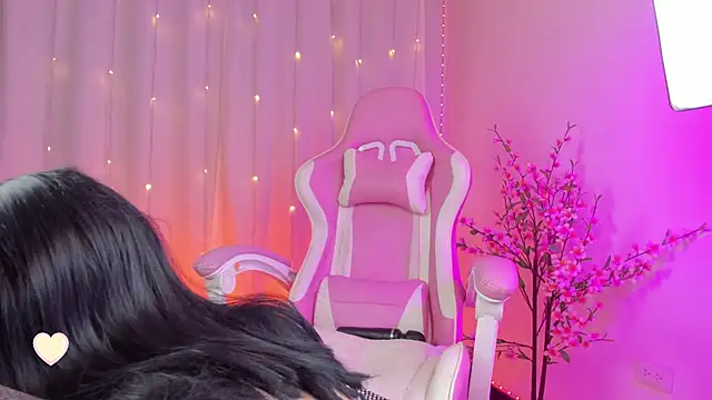 rosseblondee online show from October 14, 2025, 10:20 pm