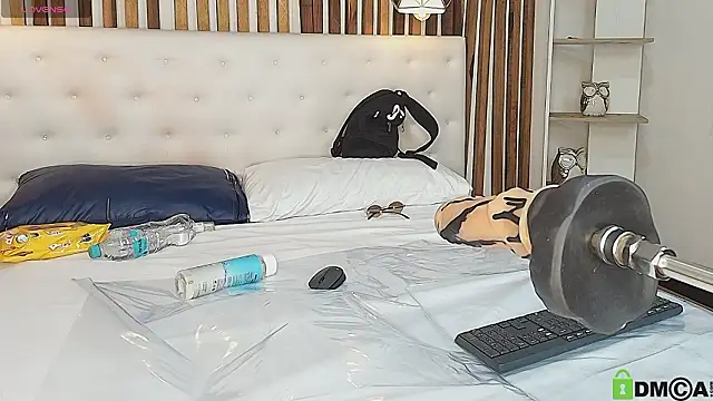 valerie lya online show from March 16, 2026, 8:44 pm