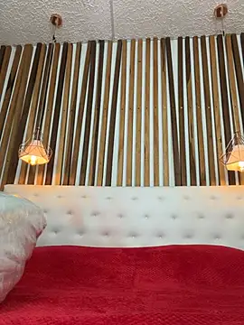 valerie lya online show from February 18, 2026, 12:34 pm