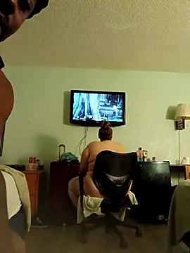 Oowwwii online show from December 1, 2025, 5:41 am