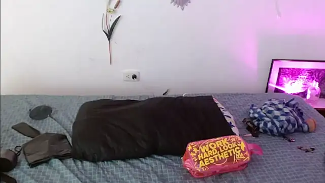 keyklin1 online show from February 9, 2026, 11:52 am