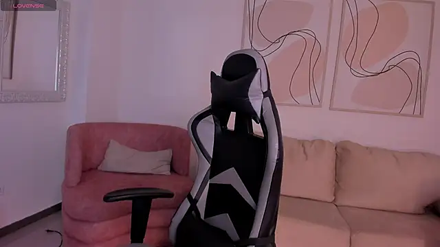 EllaClark online show from October 20, 2025, 3:56 pm