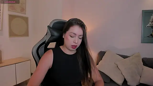 EllaClark online show from November 1, 2025, 6:13 pm