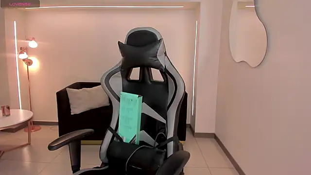 EllaClark online show from November 10, 2025, 6:35 pm