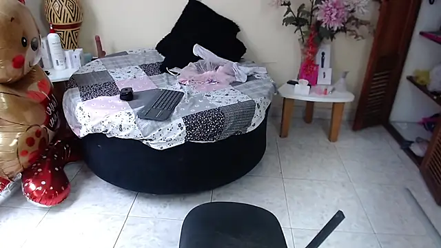 NicoleSantana online show from July 10, 2026, 9:04 pm