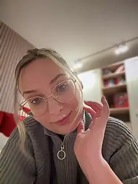 The Snowwhitee online show from January 11, 2025, 4:03 pm