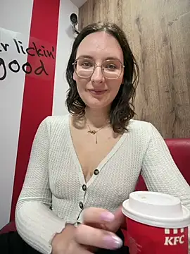 The Snowwhitee online show from April 4, 2026, 9:10 pm