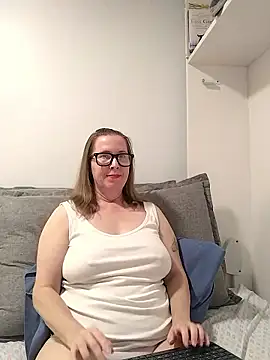 SweetandNaughty1 online show from December 3, 2025, 8:08 pm