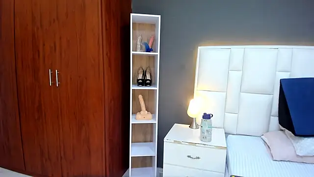 yeral2017 online show from November 12, 2025, 1:26 pm