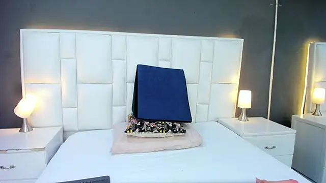 yeral2017 online show from October 15, 2025, 1:19 pm