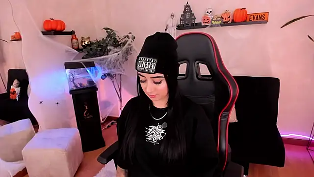 EmmyEvans1 online show from October 17, 2025, 7:26 pm