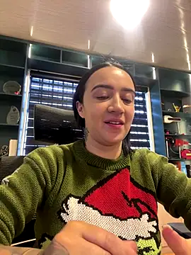 EmmyEvans1 online show from December 15, 2025, 1:28 pm