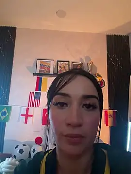 Snapshot of EmmyEvans1 chatting on July 10, 2026, 8:09 pm EmmyEvans1 online show from July 10, 2026, 8:09 pm