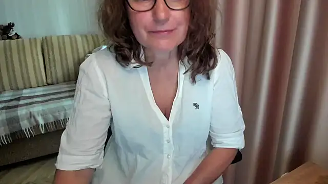 Snapshot of lauraoven chatting on July 31, 2026, 7:52 am lauraoven online show from July 31, 2026, 7:52 am