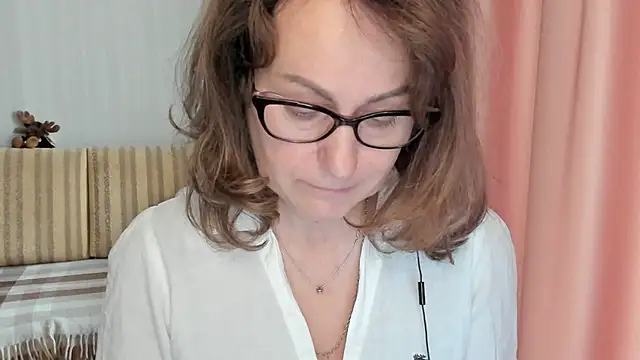 lauraoven online show from February 25, 2025, 1:21 pm