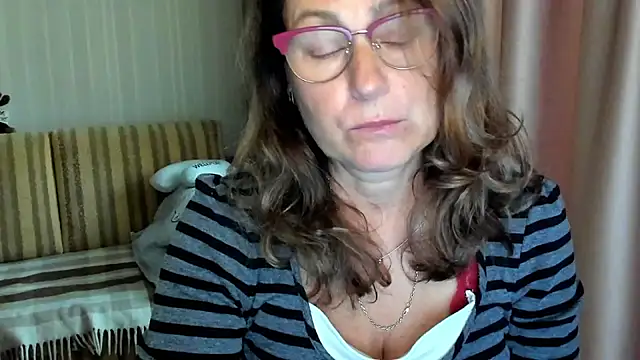 lauraoven online show from October 2, 2025, 9:12 am