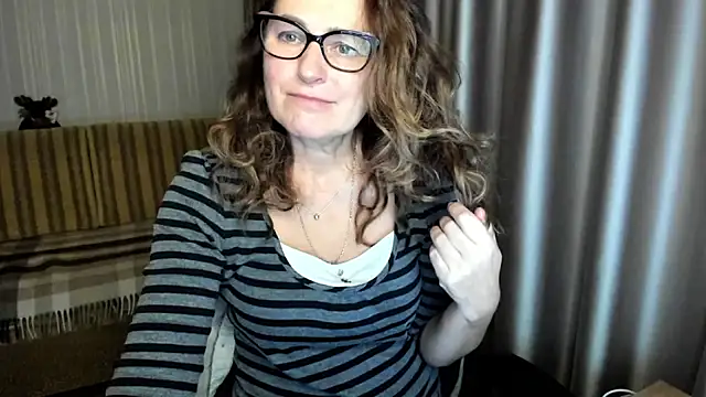 lauraoven online show from November 23, 2025, 4:39 pm