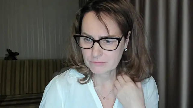 lauraoven online show from February 25, 2025, 4:25 pm