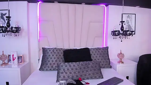 Sofiia W26 online show from October 10, 2025, 8:09 pm