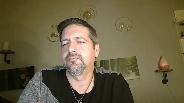 Snapshot of matrikes1 chatting on January 1, 2025, 7:21 pm matrikes1 online show from January 1, 2025, 7:21 pm