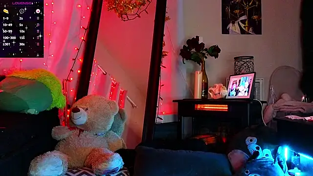 Snapshot of Ivey_and_James chatting on January 18, 2025, 10:28 pm Ivey and James online show from January 18, 2025, 10:28 pm