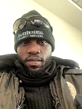 Snapshot of danieldonte chatting on December 4, 2025, 5:34 pm danieldonte online show from December 4, 2025, 5:34 pm