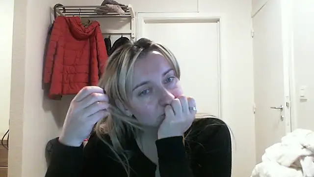 Snapshot of SusanCurt chatting on December 1, 2025, 10:38 am SusanCurt online show from December 1, 2025, 10:38 am