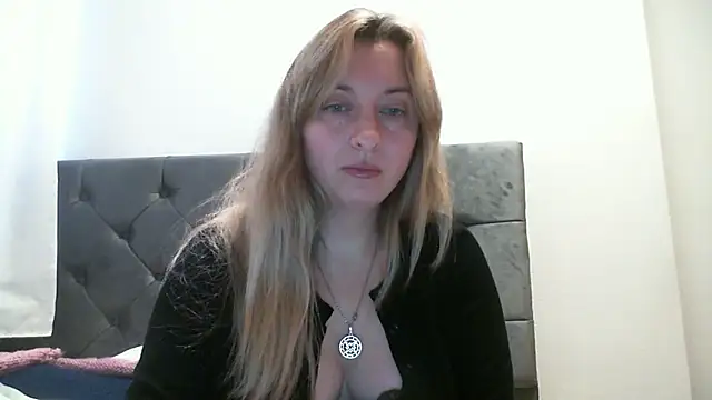 Snapshot of SusanCurt chatting on November 13, 2025, 10:30 am SusanCurt online show from November 13, 2025, 10:30 am