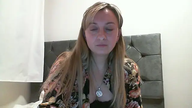 Snapshot of SusanCurt chatting on November 5, 2025, 8:12 pm SusanCurt online show from November 5, 2025, 8:12 pm