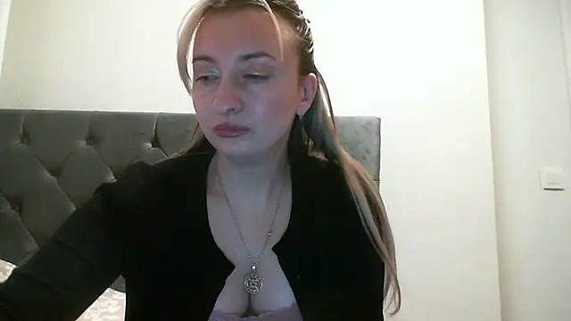 SusanCurt online show from December 2, 2025, 6:53 pm