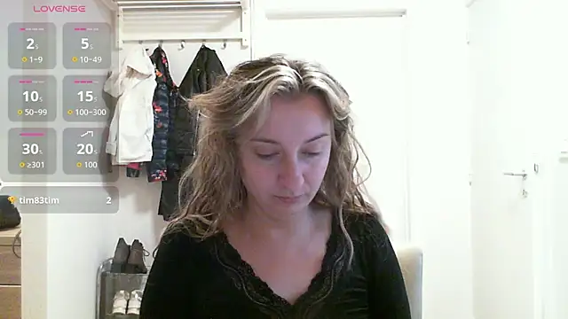 Snapshot of SusanCurt chatting on October 15, 2025, 8:33 am SusanCurt online show from October 15, 2025, 8:33 am