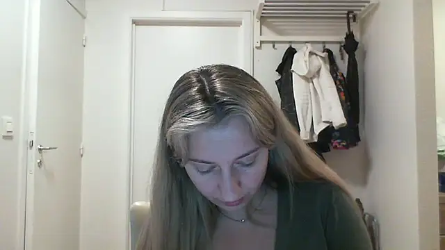 Snapshot of SusanCurt chatting on October 17, 2025, 8:50 am SusanCurt online show from October 17, 2025, 8:50 am