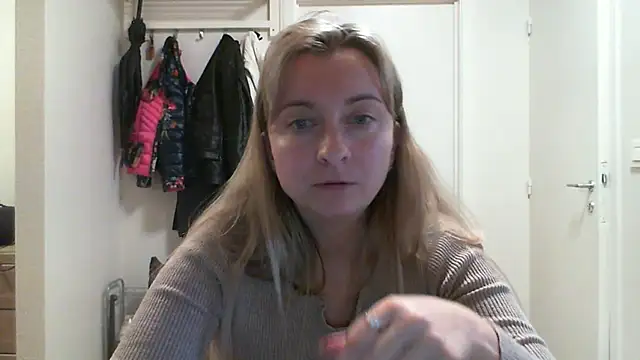 Snapshot of SusanCurt chatting on October 13, 2025, 8:38 am SusanCurt online show from October 13, 2025, 8:38 am