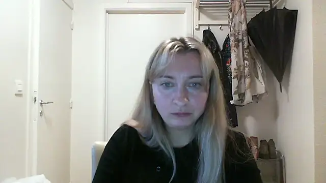 Snapshot of SusanCurt chatting on October 24, 2025, 9:08 am SusanCurt online show from October 24, 2025, 9:08 am