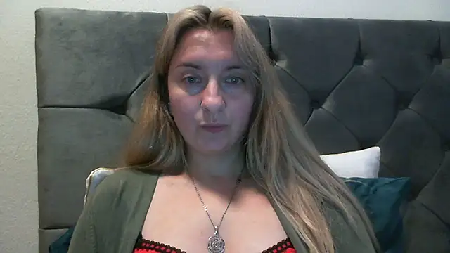 Snapshot of SusanCurt chatting on October 16, 2025, 9:06 am SusanCurt online show from October 16, 2025, 9:06 am