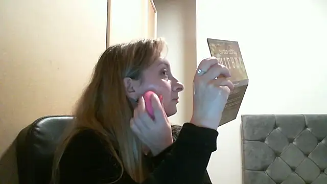 Snapshot of SusanCurt chatting on October 25, 2025, 10:03 am SusanCurt online show from October 25, 2025, 10:03 am