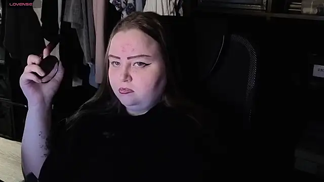 EMMA  CONNOR online show from November 21, 2025, 12:42 am