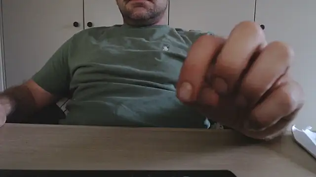 Snapshot of mrbigballs chatting on August 3, 2026, 6:47 pm mrbigballs online show from August 3, 2026, 6:47 pm