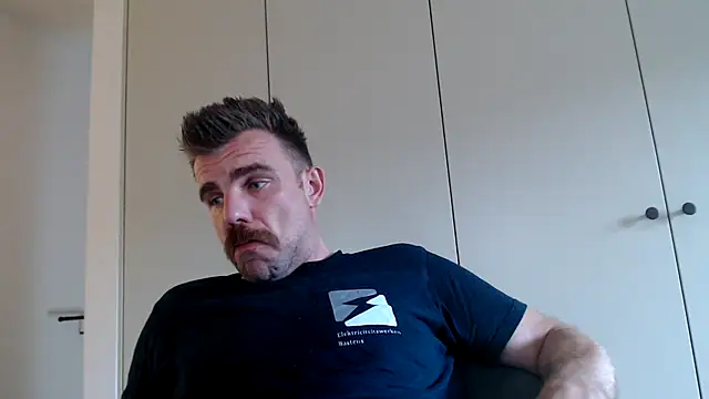 Snapshot of mrbigballs chatting on July 5, 2026, 6:37 pm mrbigballs online show from July 5, 2026, 6:37 pm